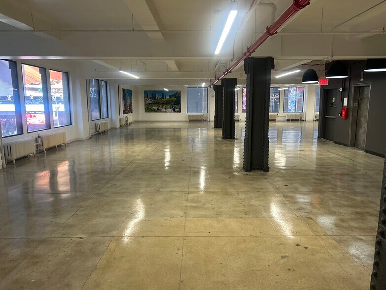 More Photos Of 9 Times Sq, New York Office For Lease