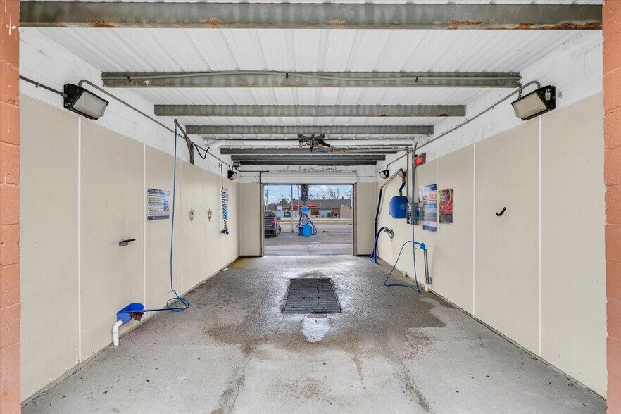 More Photos Of 110 W Lincoln Ave, Charleston Carwash For Sale