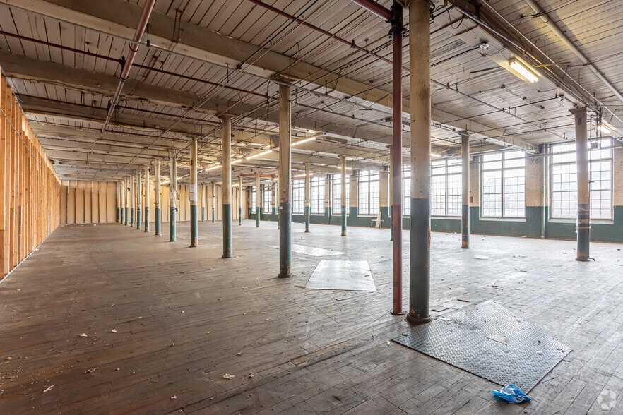 More Photos Of 165 Front St, Chicopee Office For Lease