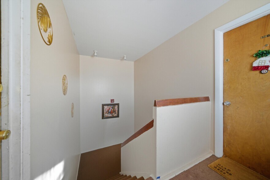 More Photos Of 630 Westmoreland Dr, Vernon Hills Apartments For Sale