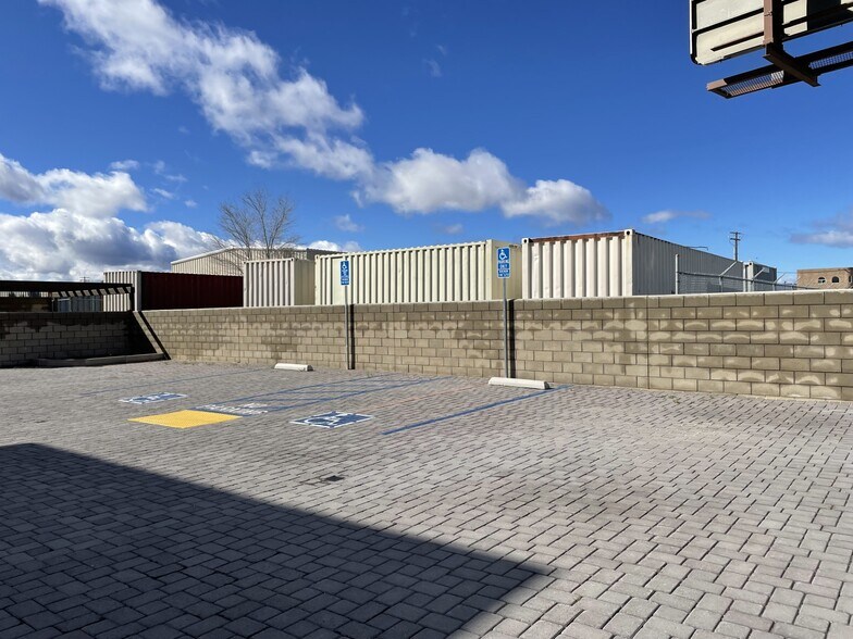 More Photos Of 610 E Avenue L, Lancaster Warehouse For Lease