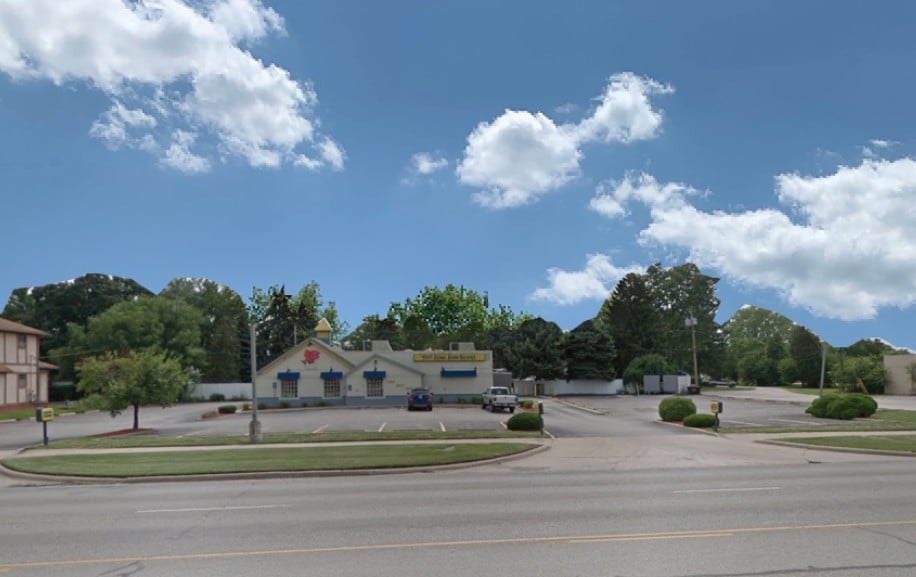 Primary Photo Of 2412 Woodville Rd, Oregon Restaurant For Lease