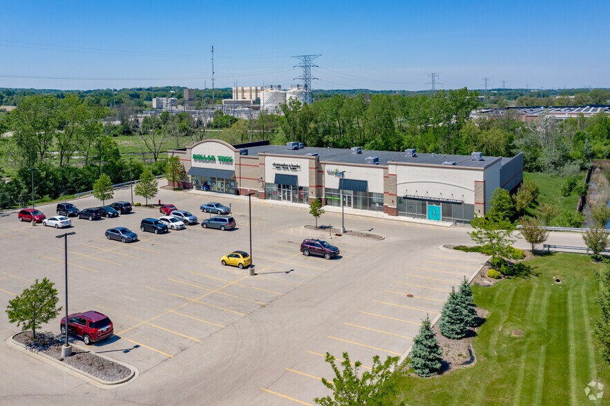 More Photos Of N96W19120-N96W19180 County Line Rd, Germantown Storefront For Lease