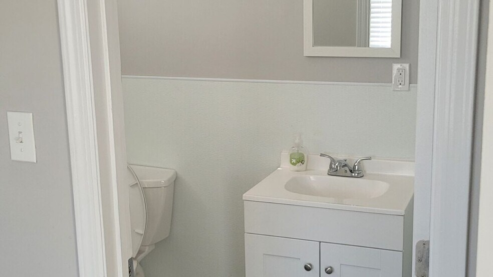 More Photos Of 1601 Pennsylvania Ave, Linden Manufacturing For Lease