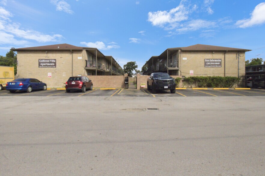 More Photos Of 3046 Golfcrest Blvd, Houston Apartments For Sale