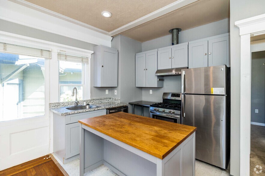 More Photos Of 5476 Vicente Way, Oakland Apartments For Sale