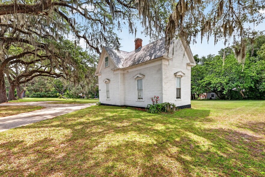More Photos Of 112 W McClendon St, Lady Lake Office For Sale