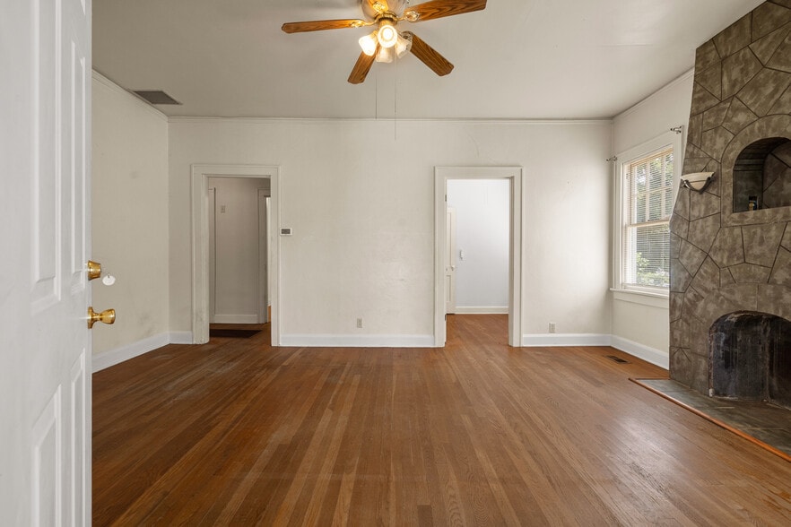 More Photos Of 107 Barry St, Hot Springs Medical For Sale