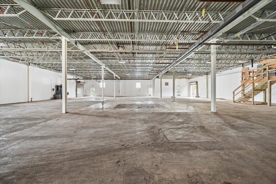 More Photos Of 60 E 4th St, Somerville Manufacturing For Lease