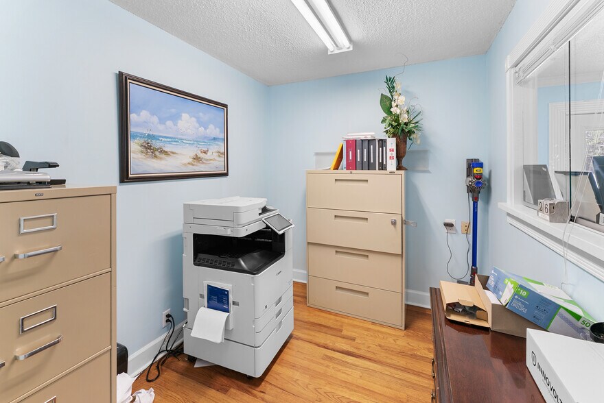 More Photos Of 202 E General Stewart Hwy, Hinesville Office For Sale