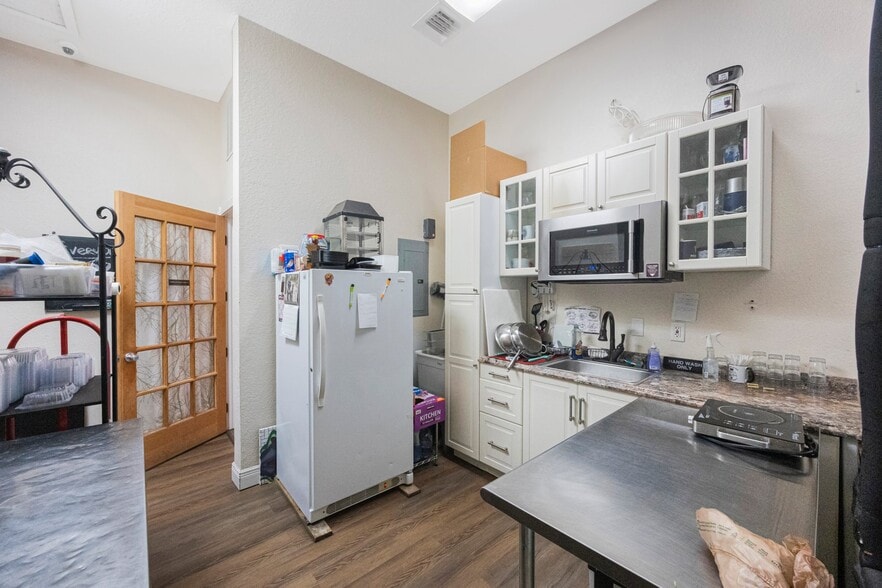 More Photos Of 3407 Lithia Pinecrest Rd, Valrico Storefront Retail Office For Sale