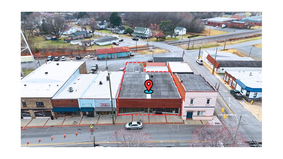 More Photos Of 106 E Main St, Rockwell Storefront Retail Office For Lease