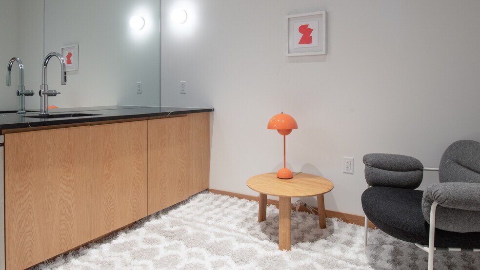 More Photos Of 7272 Wisconsin Ave, Bethesda Office For Sale