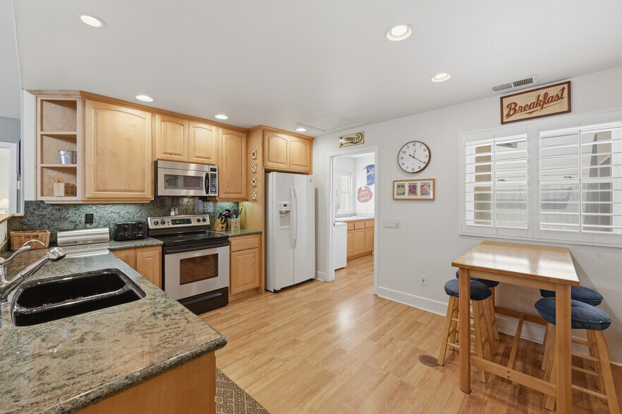More Photos Of 4652 Cass St, San Diego Office Residential For Sale