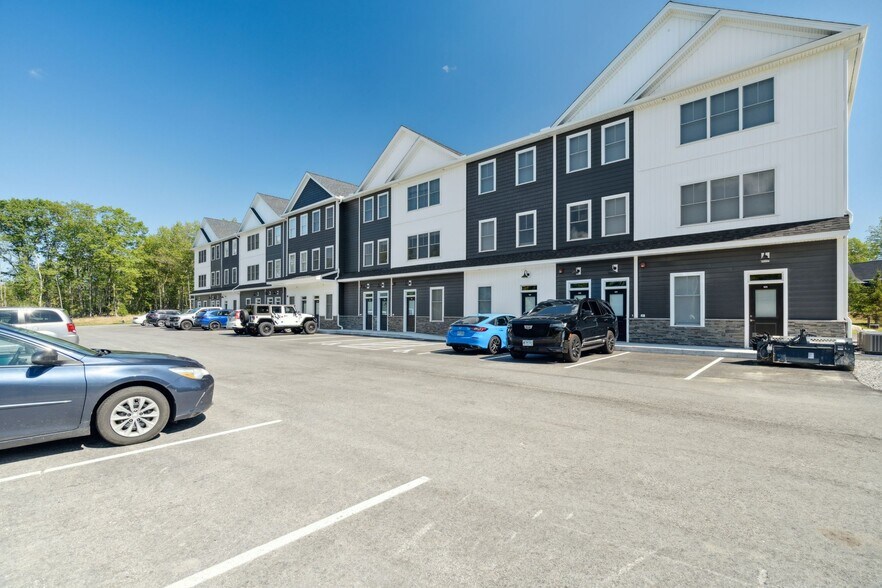 More Photos Of 3 Quill Lane, Barrington Apartments For Lease