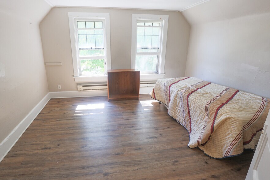More Photos Of 3700 E Pulaski Ave, Cudahy General Retail For Sale