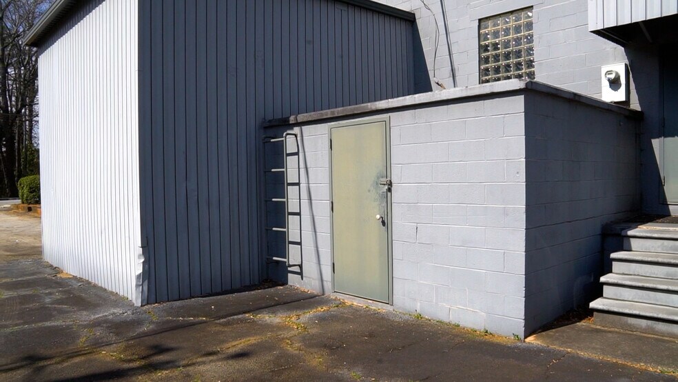 More Photos Of 1661 Roadhaven Dr, Stone Mountain Light Distribution For Sale