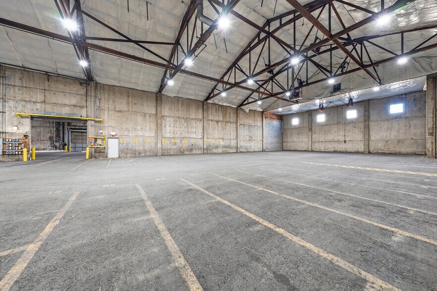 More Photos Of 715 S Grape St, Medford Warehouse For Sale