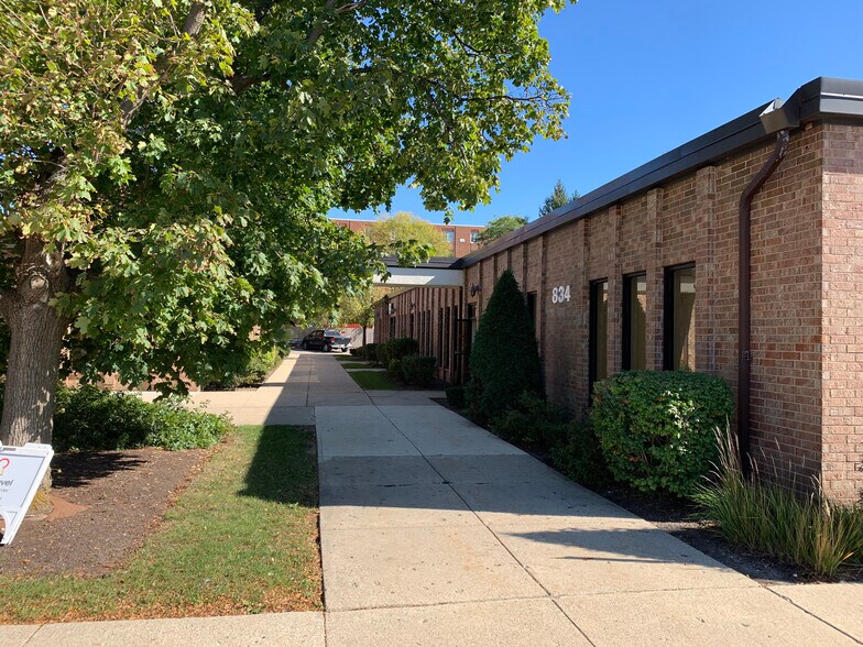 More Photos Of 832 E Rand Rd, Mount Prospect Office For Sale