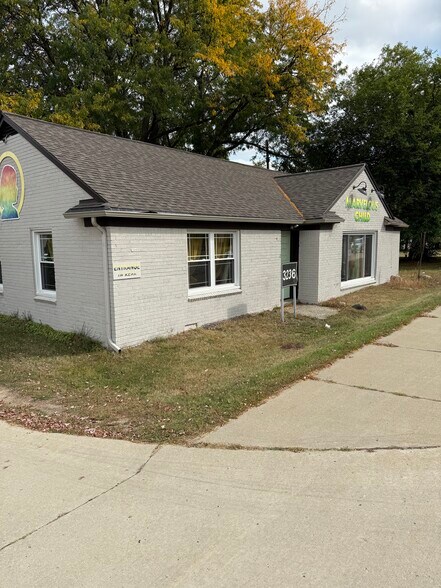 More Photos Of 3236 Rochester Rd, Troy Freestanding For Lease
