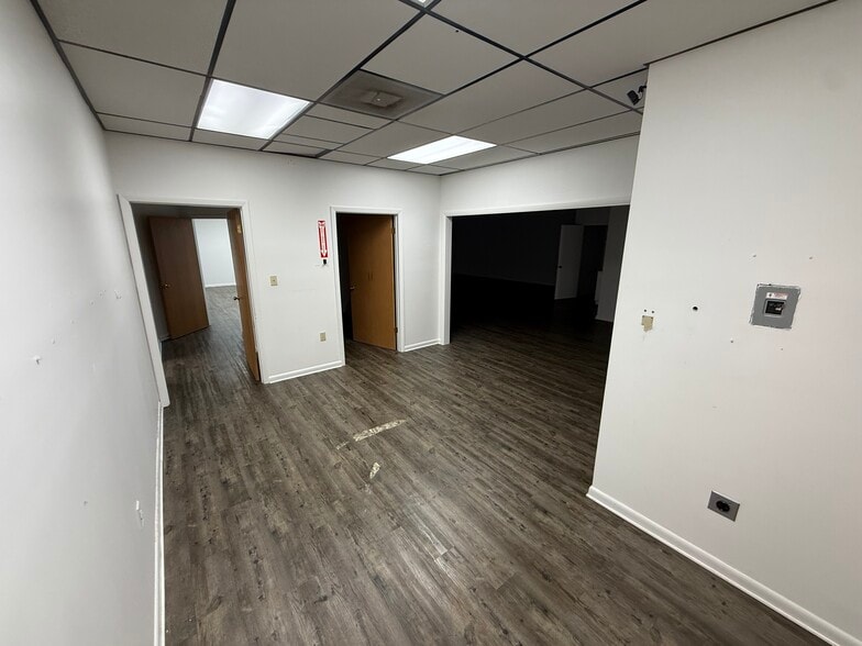 More Photos Of 1535 N Cogswell St, Rockledge Warehouse For Lease
