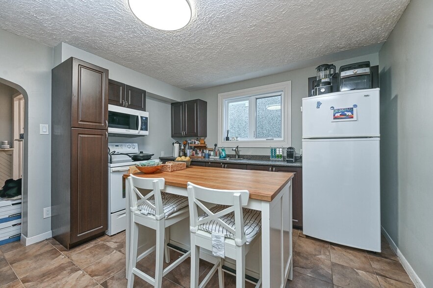 More Photos Of 156 Dagmar Av, Vanier Apartments For Sale