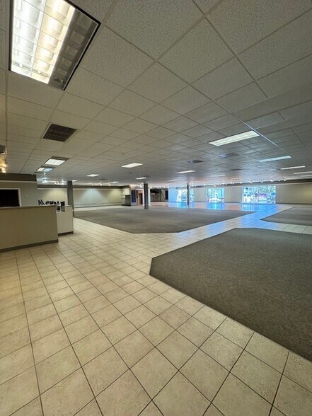 More Photos Of 1917 US Highway 27 N, Sebring Storefront For Sale