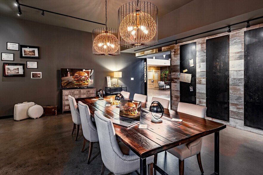 More Photos Of 3344 Central Pky, Cincinnati Storefront For Lease