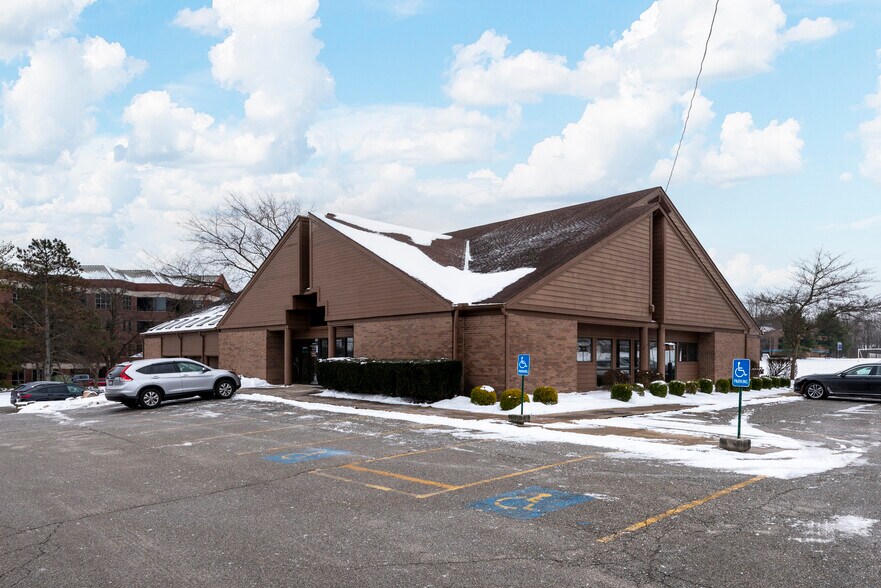 More Photos Of 555 W Schrock Rd, Westerville Medical For Sale