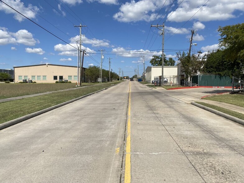 More Photos Of 0 Butler Rd, League City Land For Sale