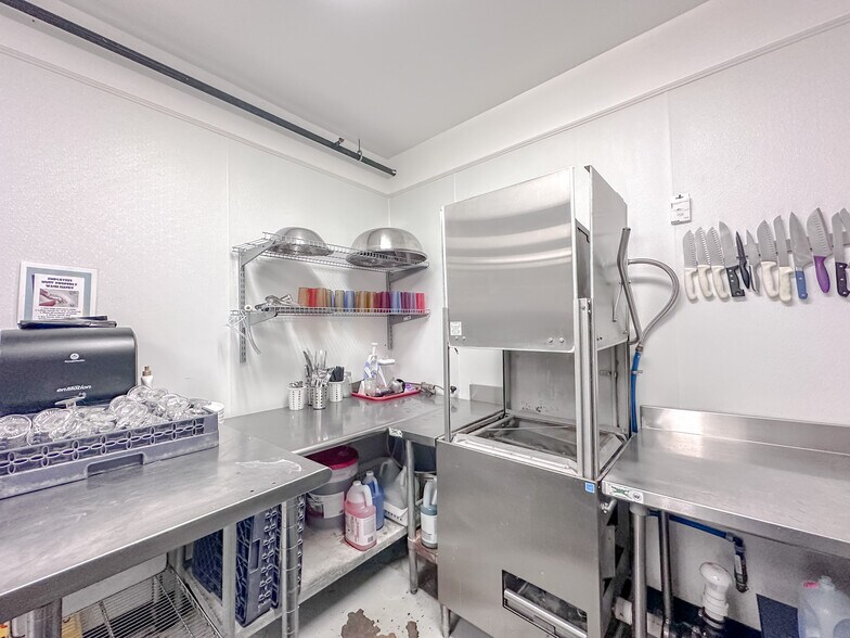 More Photos Of 215 E 2nd St, Bartlesville Auto Repair For Sale