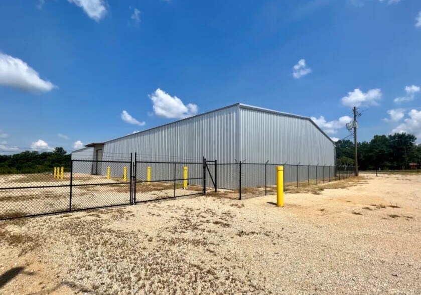 More Photos Of 301 Gundy Ln, Enterprise Warehouse For Lease