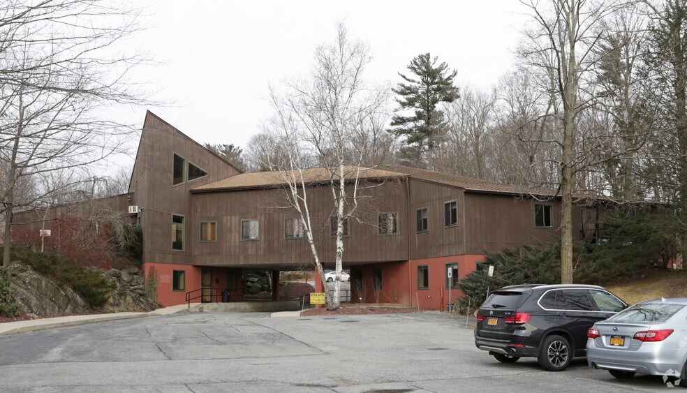 Primary Photo Of 7 Pinewoods Rd, Hyde Park Medical For Lease