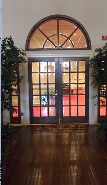 More Photos Of 600-602 Virginia St E, Charleston Office Residential For Sale