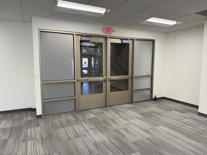 More Photos Of 3203 SW 32nd Ave, Fargo Office For Lease