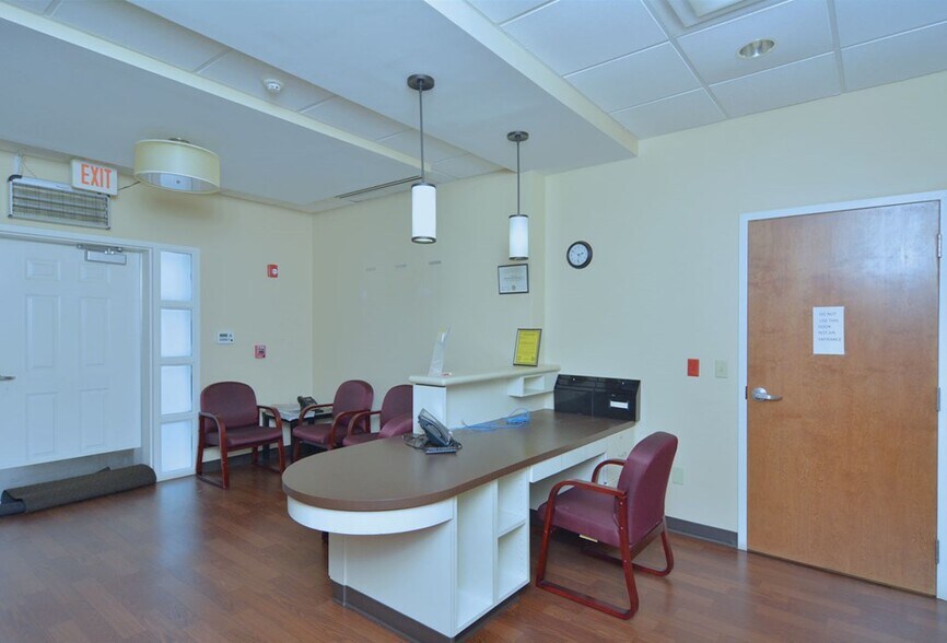 More Photos Of 803 N Jackson St, Albany Office For Lease