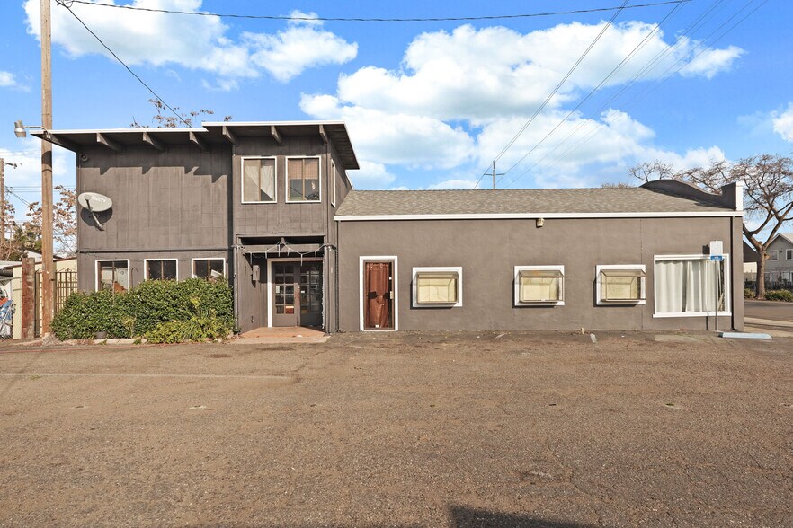 More Photos Of 1 N Cherokee Ln & 543 E Pine St, Lodi General Retail For Sale