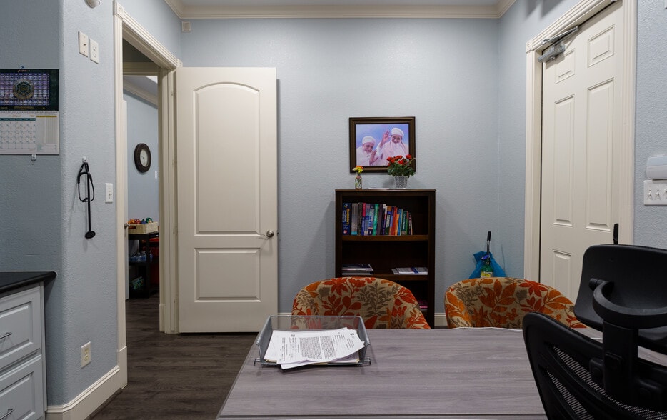More Photos Of 13688 Breton Ridge St, Houston Medical For Sale