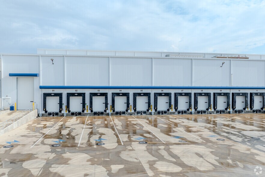 More Photos Of 298 N Corporate Dr, Wilmington Refrigeration Cold Storage For Lease