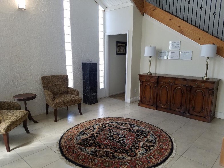 More Photos Of 7910 N Tamiami Trl, Sarasota Office For Lease