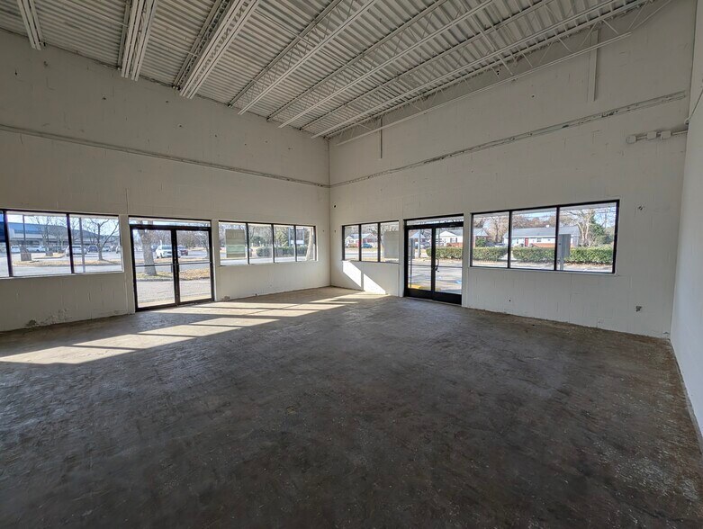 More Photos Of 1822 Todds Ln, Hampton Freestanding For Lease