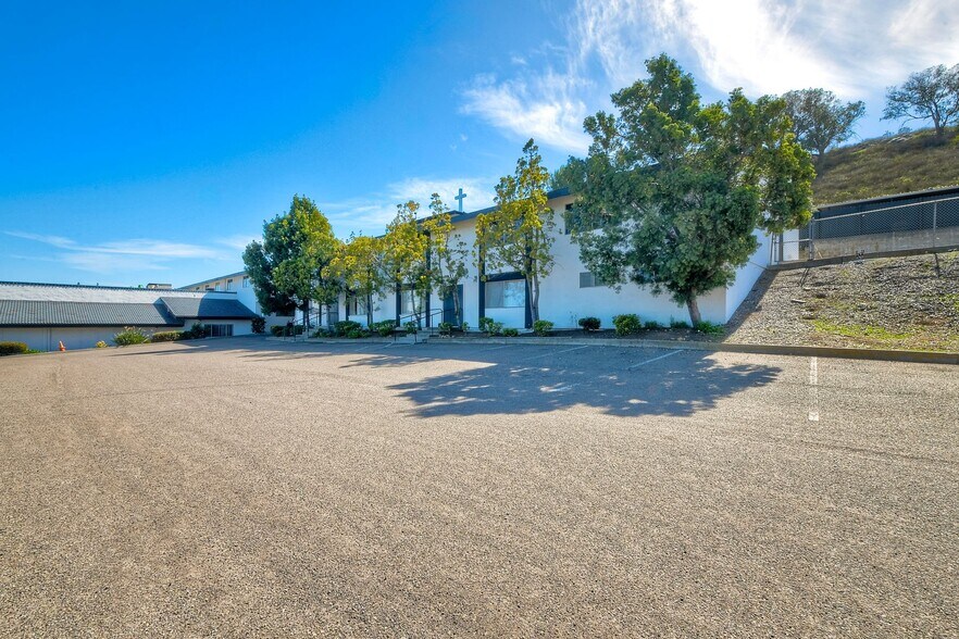 More Photos Of 855 Barham Dr, San Marcos Religious Facility For Lease