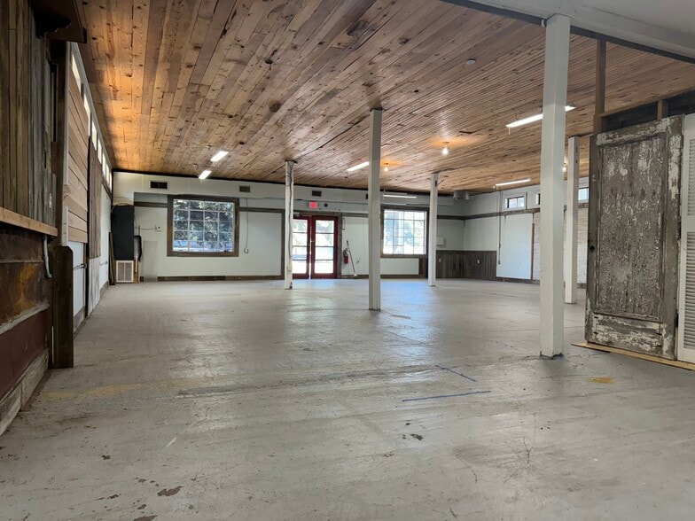 More Photos Of 5566 4th St, Satsuma Daycare Center For Sale