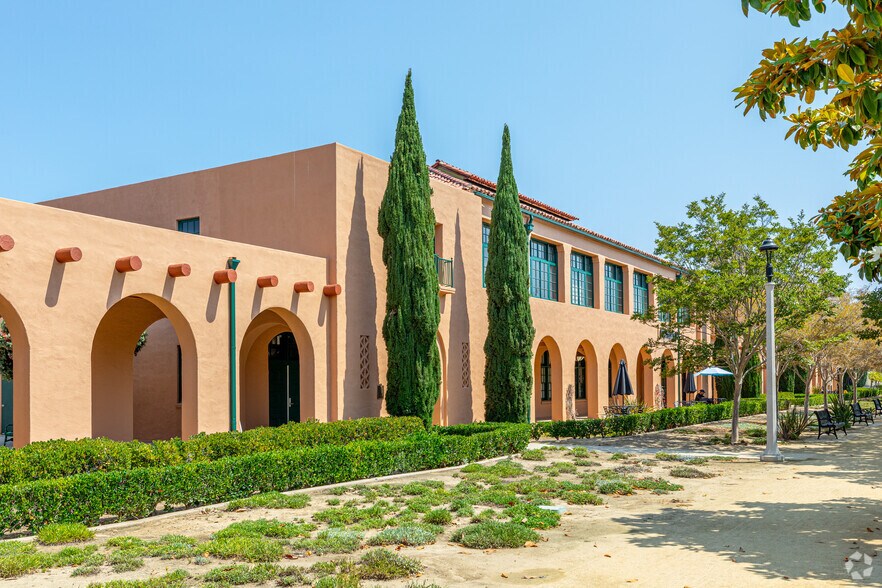 More Photos Of 2820 Historic Decatur Rd, San Diego Unknown For Lease