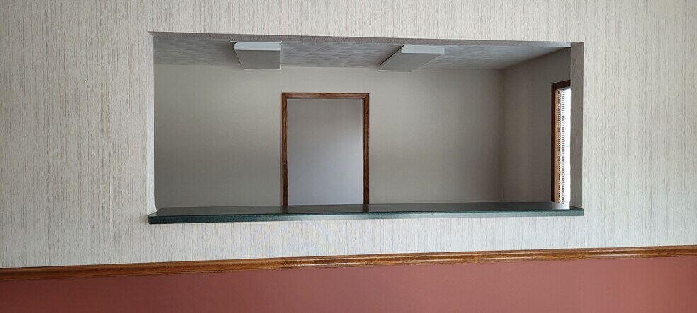 More Photos Of 1300 N Reed Station Rd, Carbondale Industrial For Sale