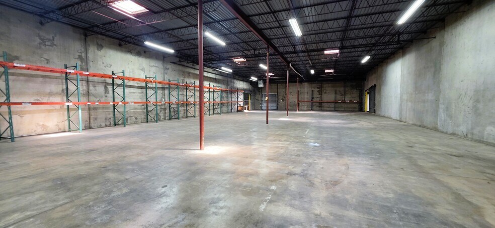More Photos Of 4233 Janada St, Haltom City Warehouse For Lease