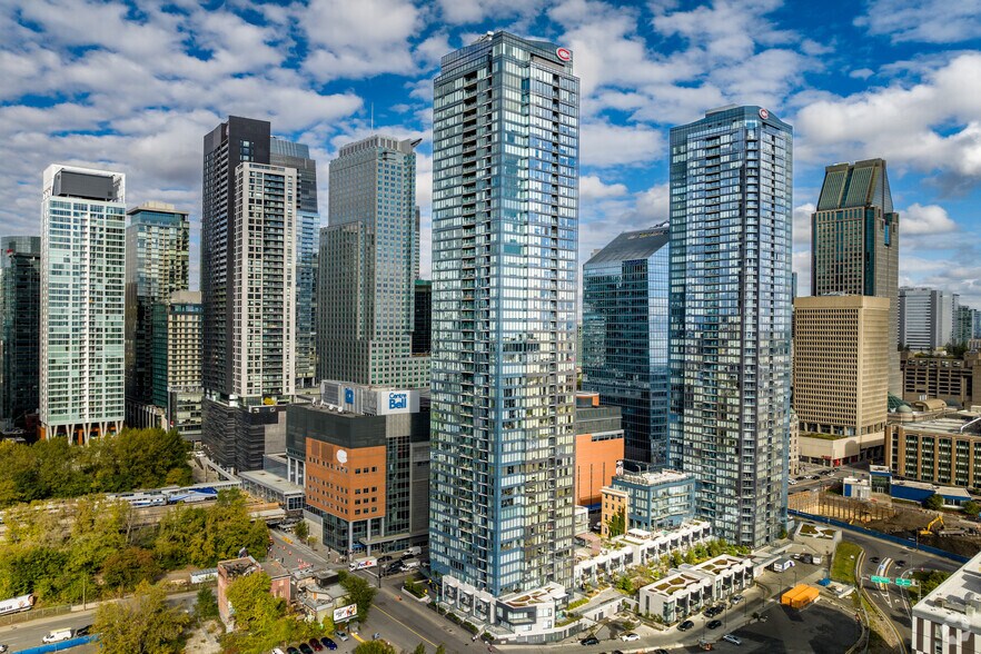 More Photos Of 1268 Rue Saint-Antoine O, Montréal Apartments For Sale