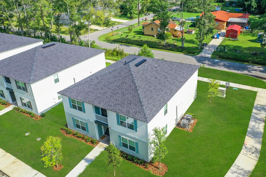 More Photos Of 6421 Breezy Oaks Way, Jacksonville Apartments For Sale