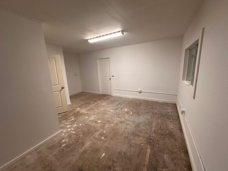 More Photos Of 200-232 W New Braunfels St, Seguin Warehouse For Lease