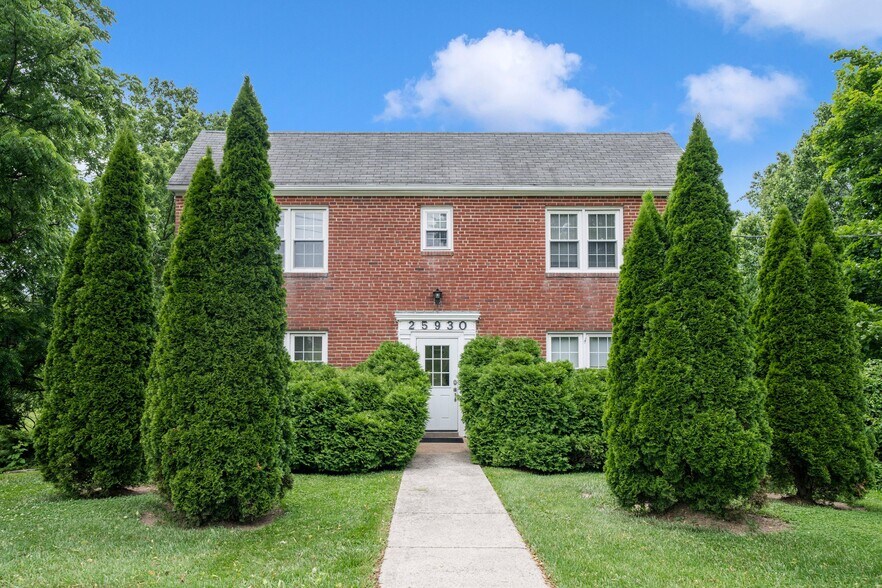 Primary Photo Of 25930 Ridge Rd, Damascus Apartments For Sale